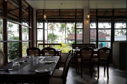 Pearlspot restaurant dining room overlooking the backwaters